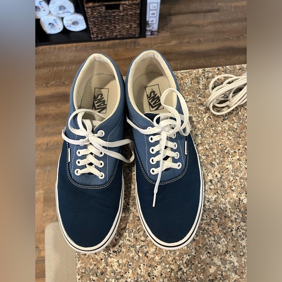 Men’s Vans - Picture 2 of 6